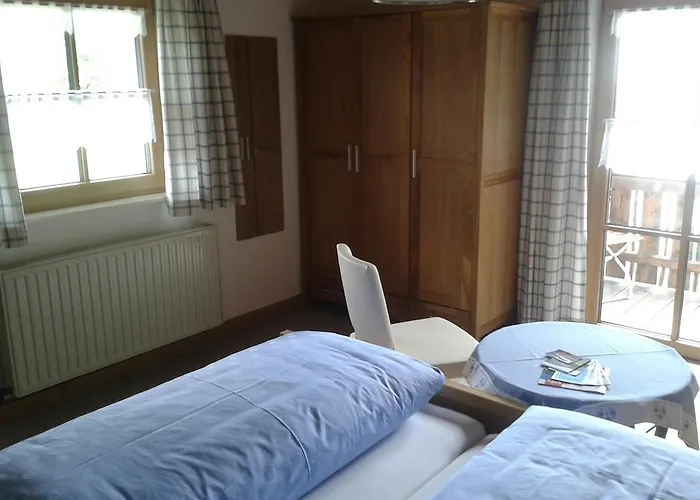 بيت ضيافة Gaestehaus Attenhauser أونتر أمركاو
