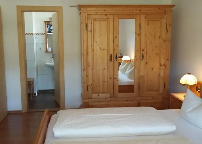 Gaestehaus Attenhauser بيت ضيافة