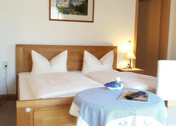 Gaestehaus Attenhauser בית הארחה 3*